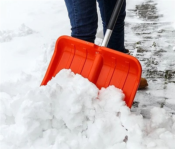 How to Protect your Driveway or Patio in Winter - Tarmac Surfacing Advice Ipswich